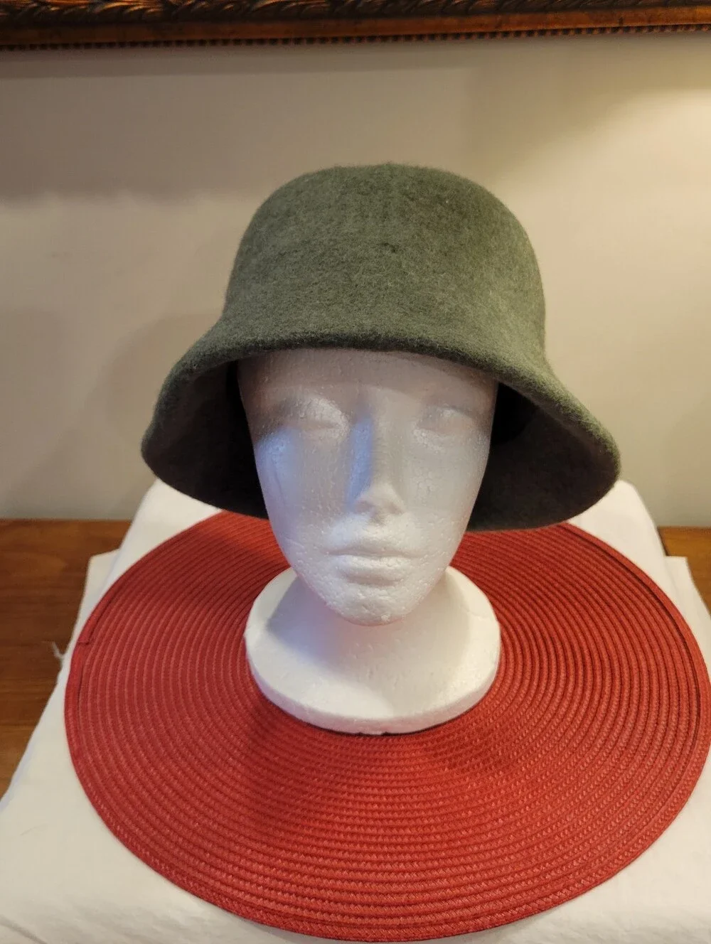 👜NWT~ RACHEL ZOE CLOCHE HAT